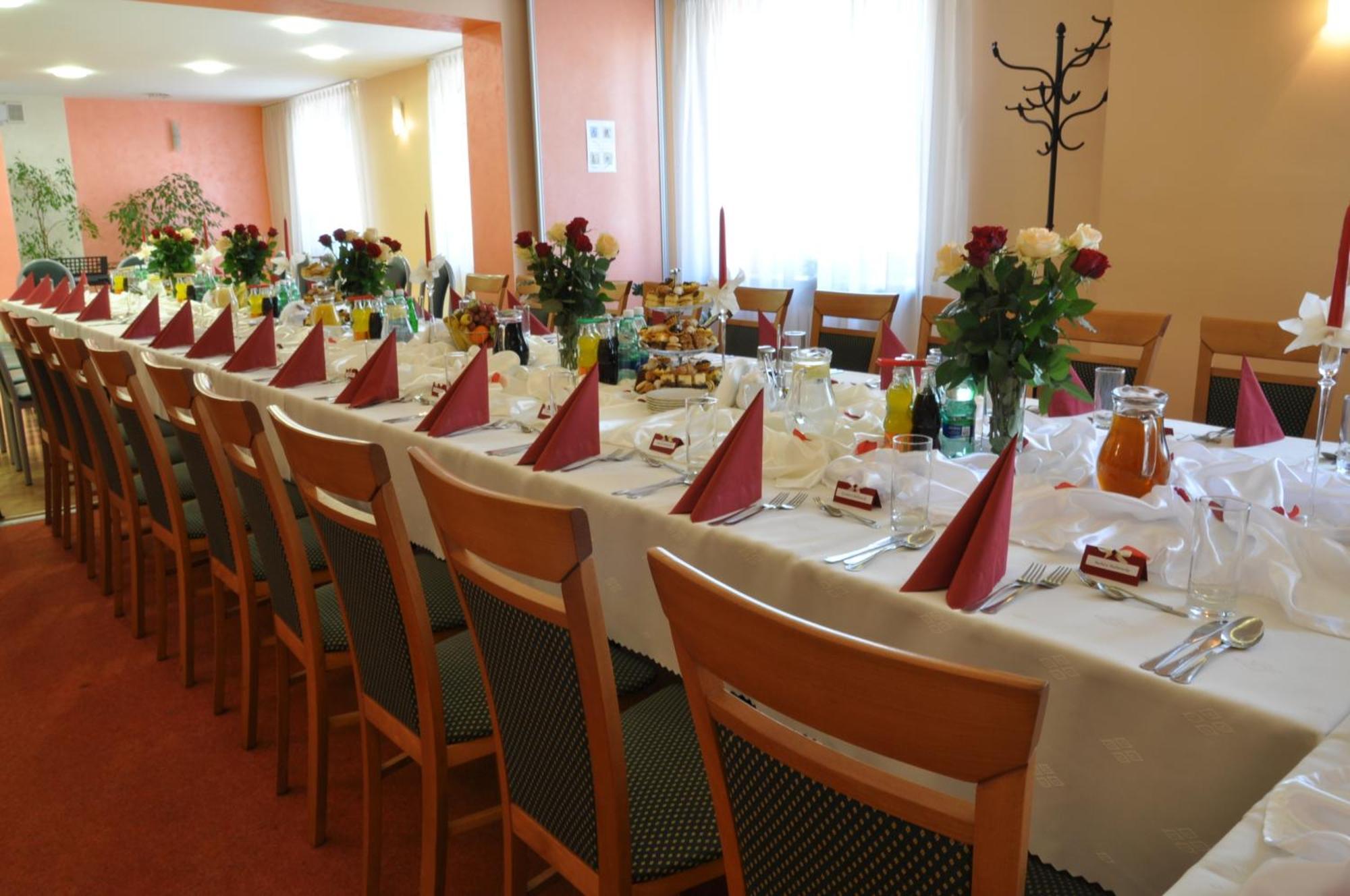 Hotel Iskra Rzeszów Εξωτερικό φωτογραφία