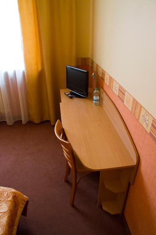 Hotel Iskra Rzeszów Δωμάτιο φωτογραφία